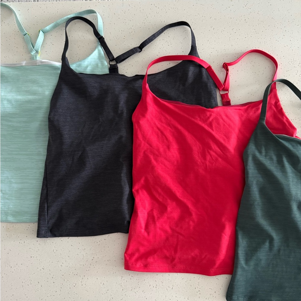 Bundle of Outdoor Voices Move Free TechSweat Tank - Size Large